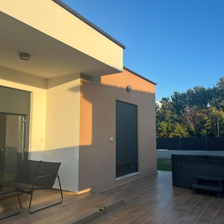 Modern Home Ula Brtonigla Exteriér fotografie