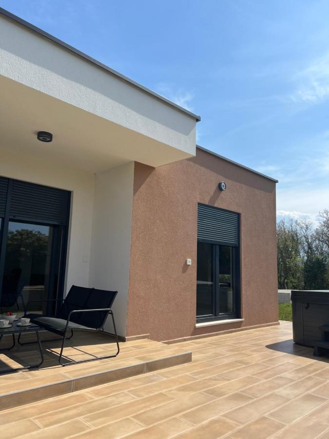 Modern Home Ula Brtonigla Exteriér fotografie